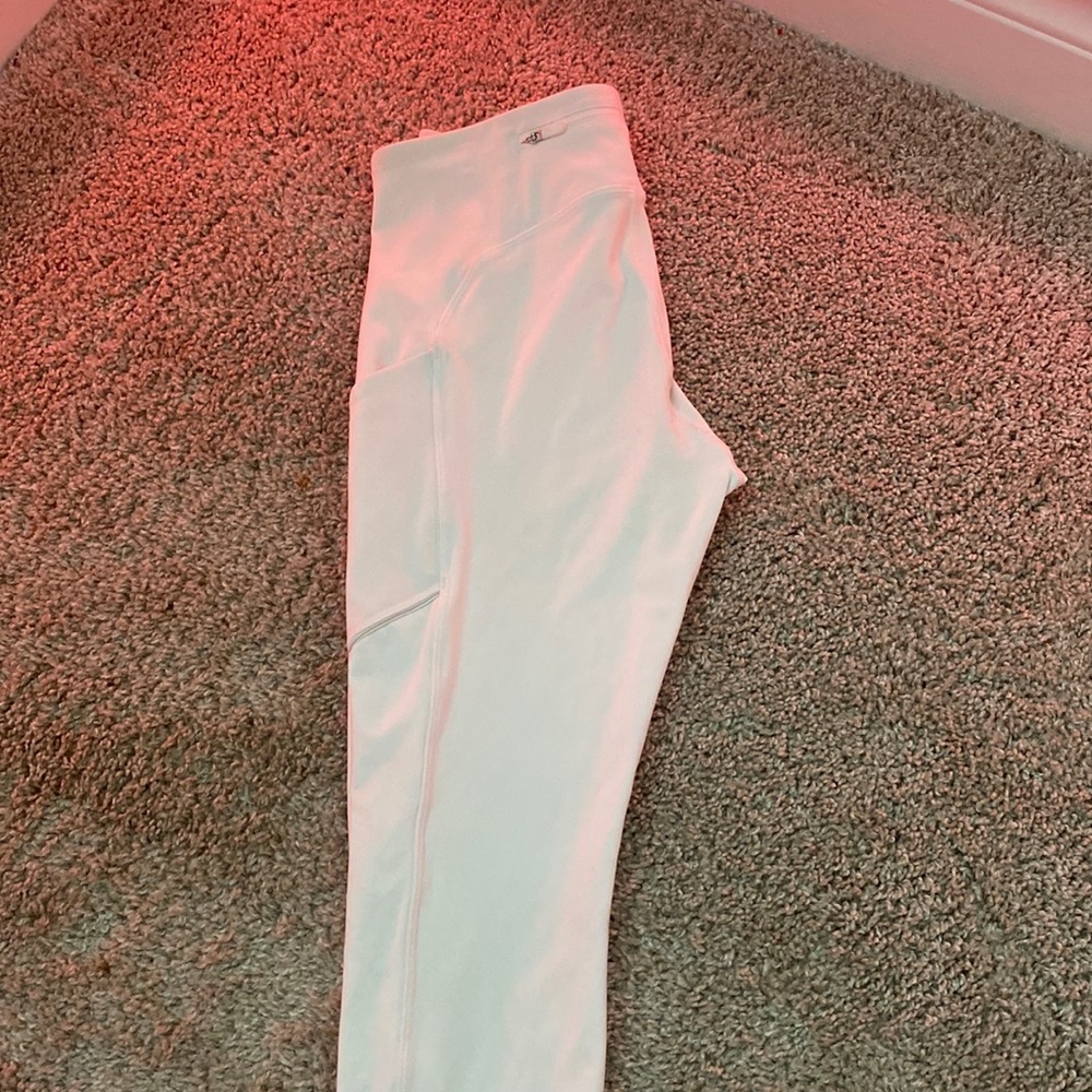 White lululemon leggings